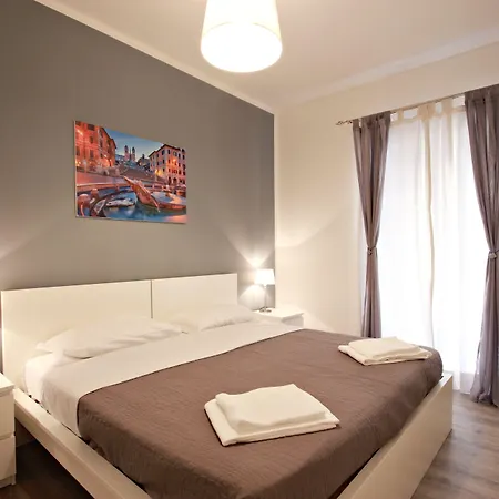 Le Piazze Di Roma